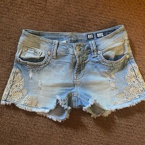 Miss me White embroidered shorts